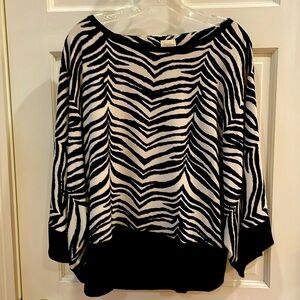 Chico’s Size 2 (12/14)  BlW  Zebra Print Top with Raglan/ Kimono 3/4 Sleeves.